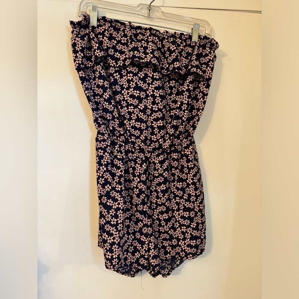Velvet sky‎ ditsy floral navy blue and pink romper size large fits like a medium